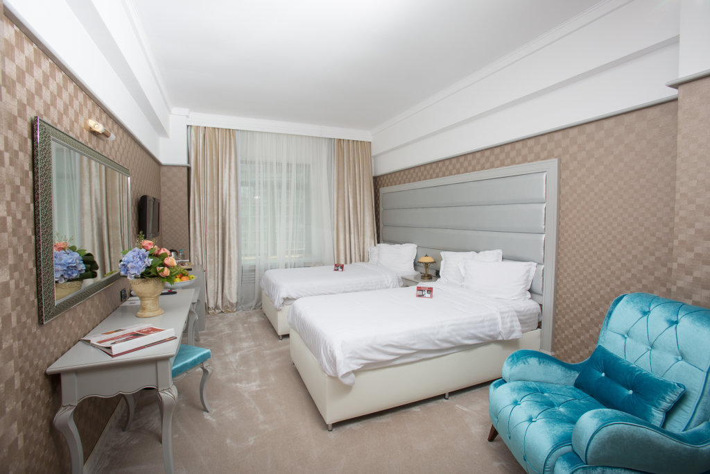 Phoenicia Grand Hotel - 993