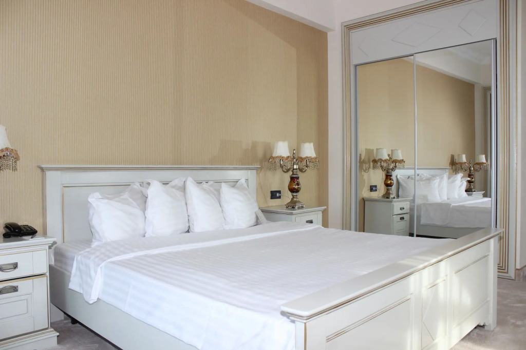 Phoenicia Grand Hotel - 373