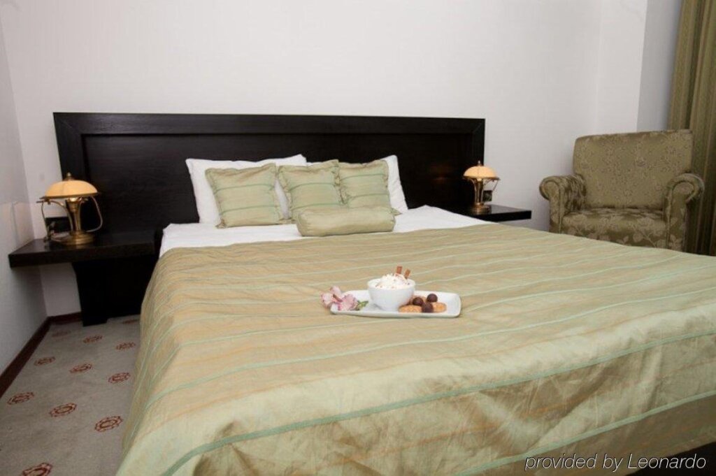 Phoenicia Grand Hotel - 913