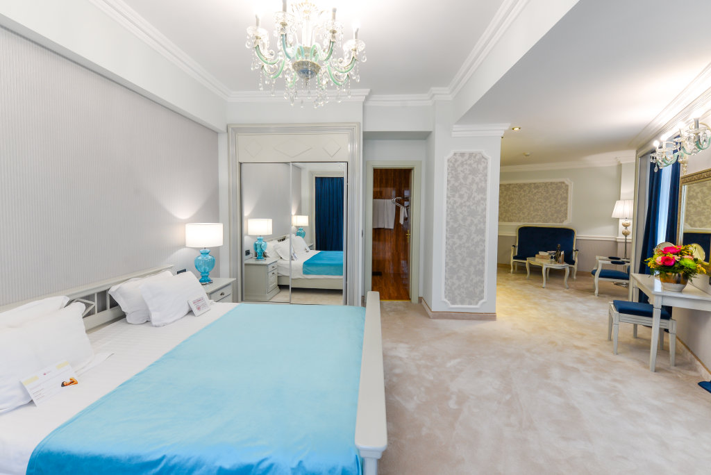 Phoenicia Grand Hotel - 885