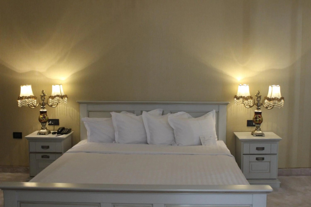 Phoenicia Grand Hotel - 737