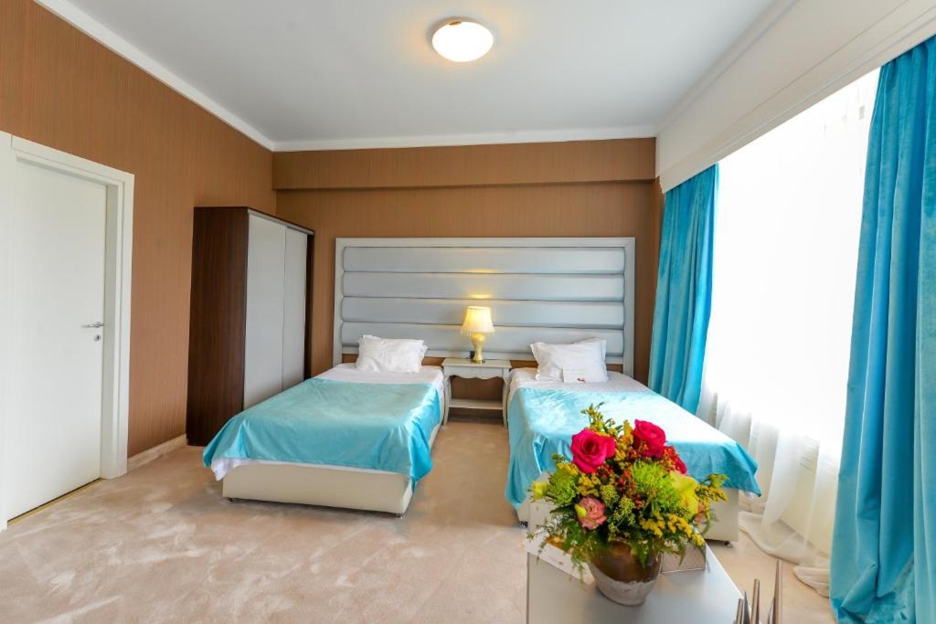 Phoenicia Grand Hotel - 987