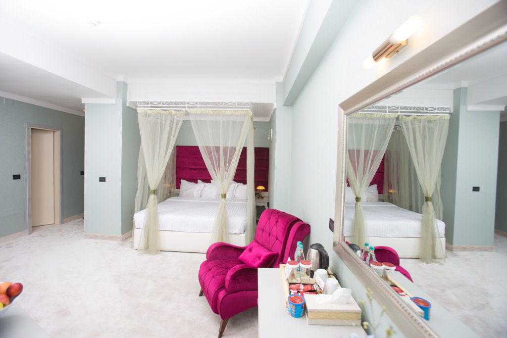 Phoenicia Grand Hotel - 926