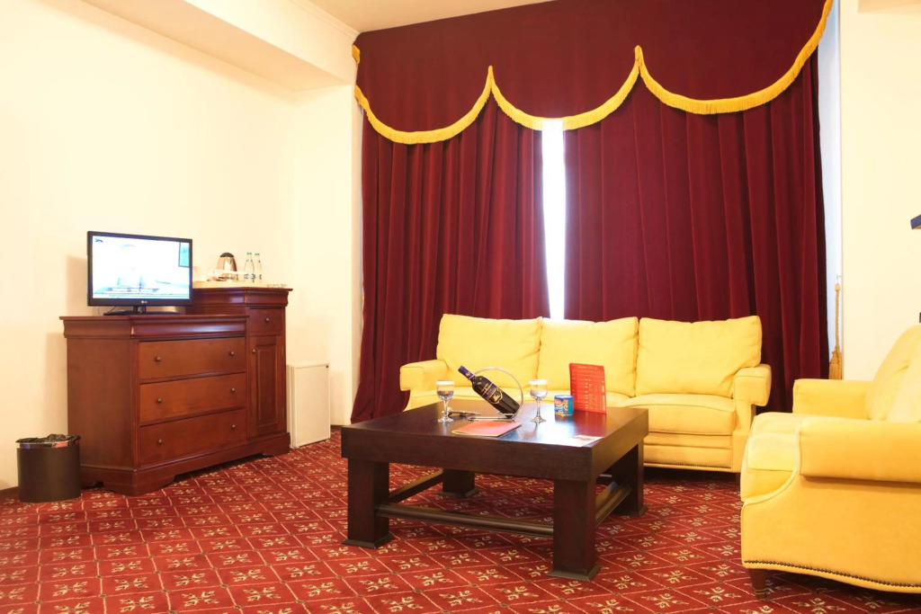 Phoenicia Grand Hotel - 834