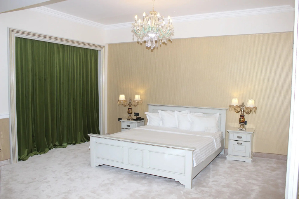 Phoenicia Grand Hotel - 352