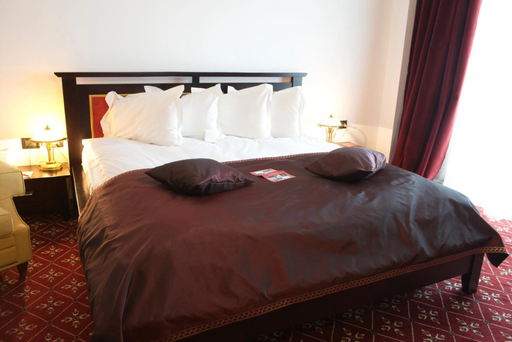 Phoenicia Grand Hotel - 866