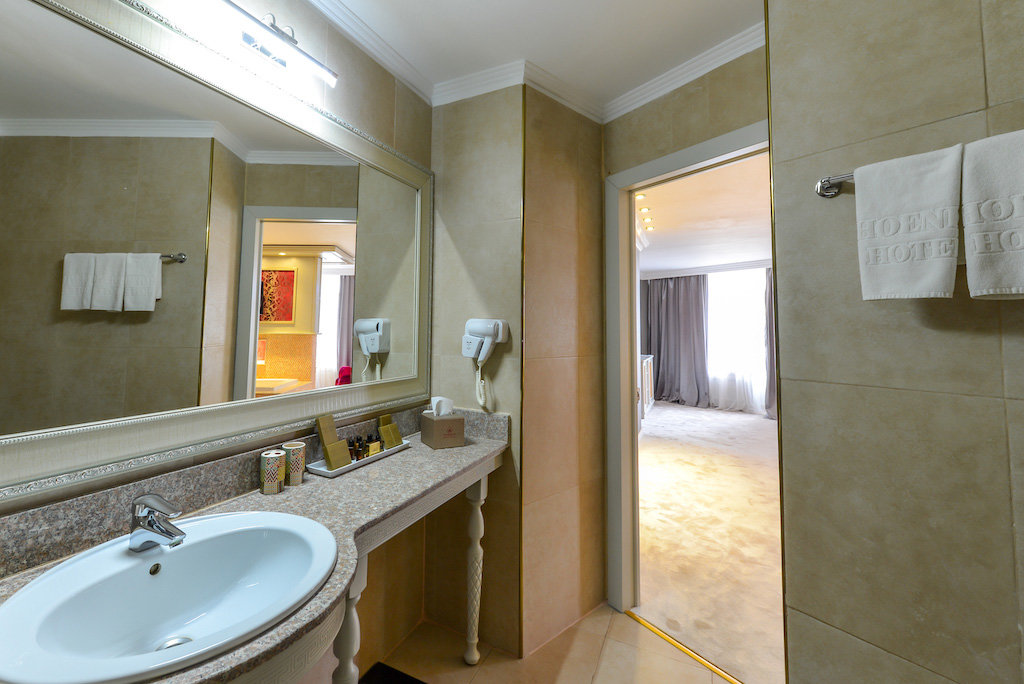 Phoenicia Grand Hotel - 570