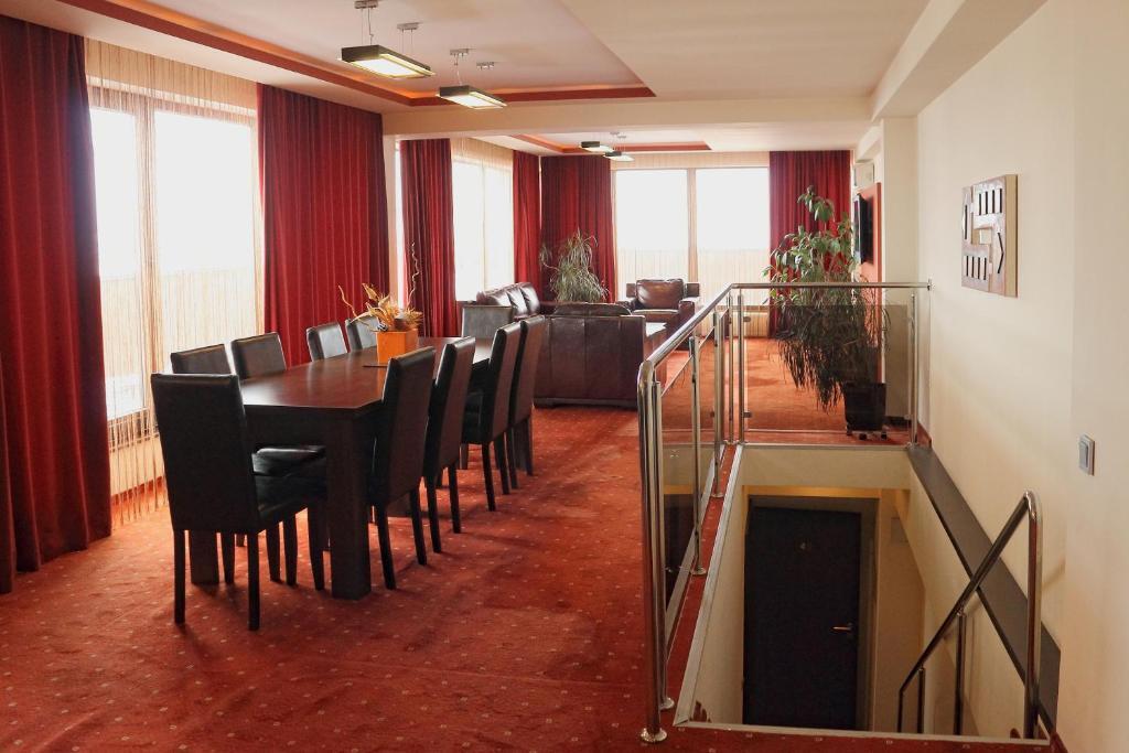 Hotel Premier - 832