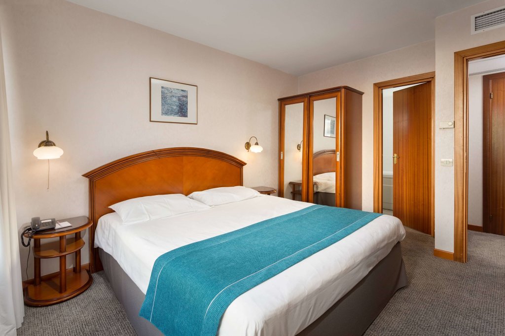 Ramada by Wyndham Bucharest Parc - 985