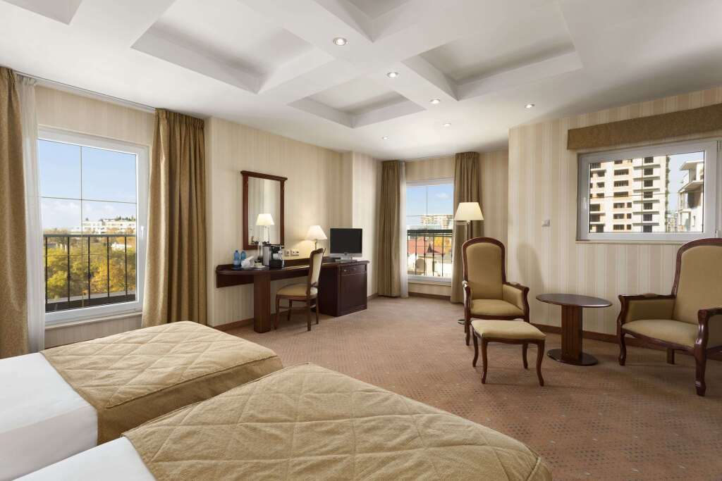 Ramada Hotel & Suites by Wyndham Bucharest North - 615