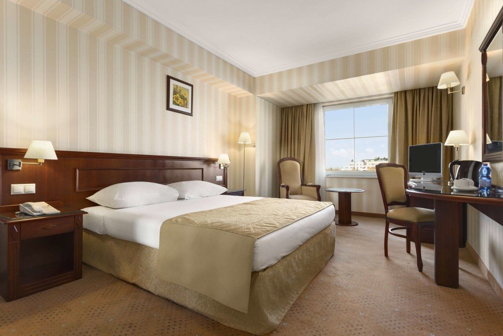 Ramada Hotel & Suites by Wyndham Bucharest North - 365