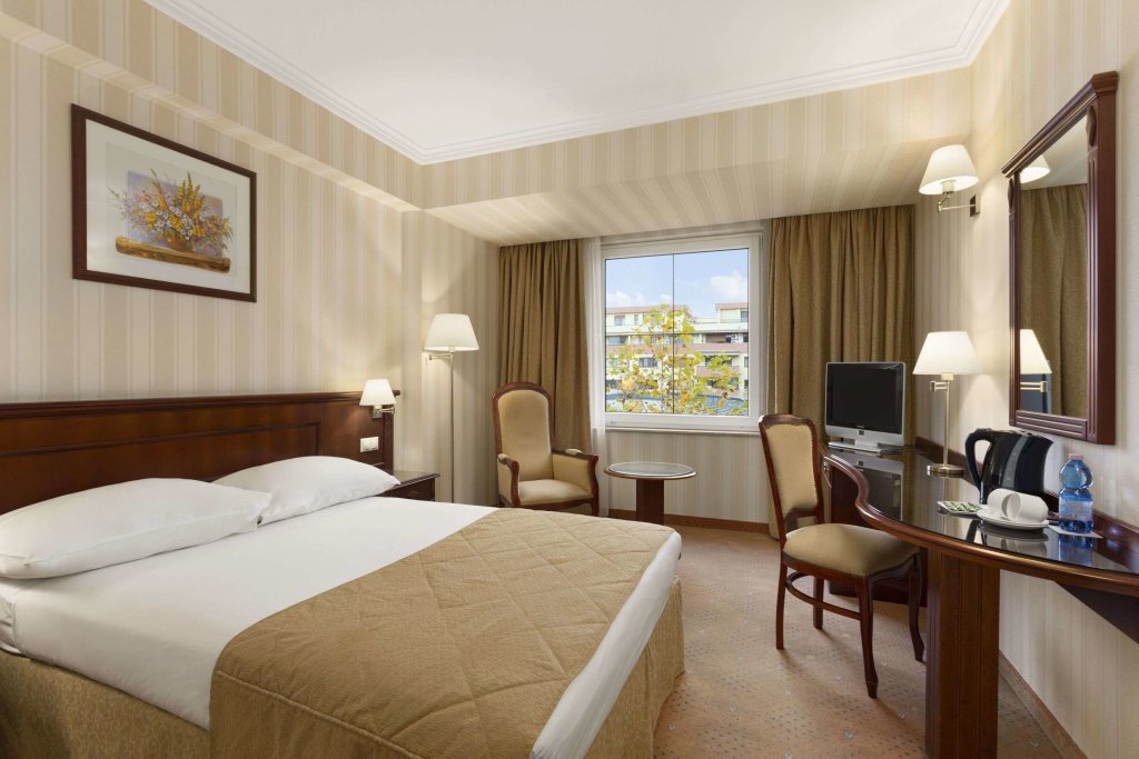 Ramada Hotel & Suites by Wyndham Bucharest North - 643