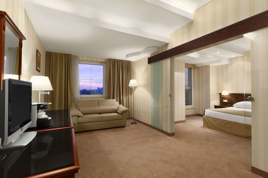 Ramada Hotel & Suites by Wyndham Bucharest North - 855