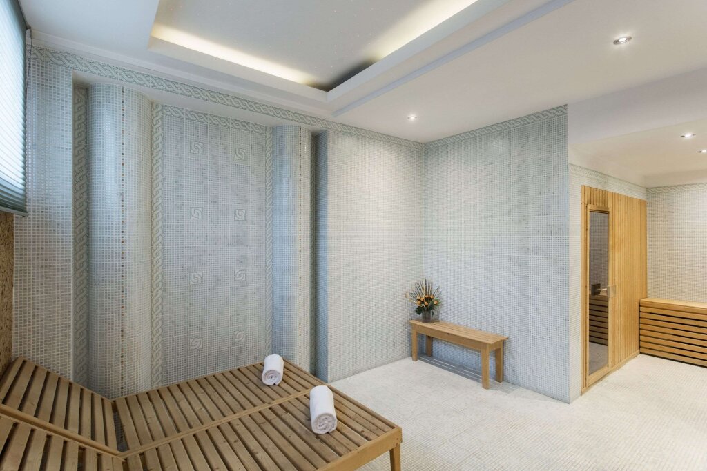 Ramada Hotel & Suites by Wyndham Bucharest North - 55