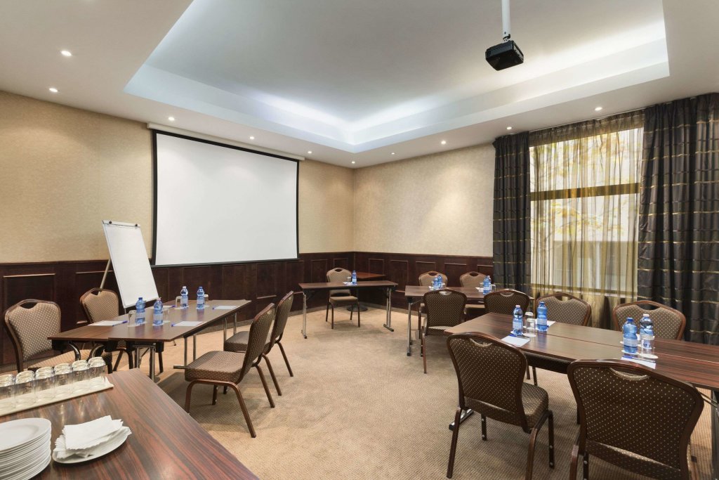 Ramada Hotel & Suites by Wyndham Bucharest North - 31