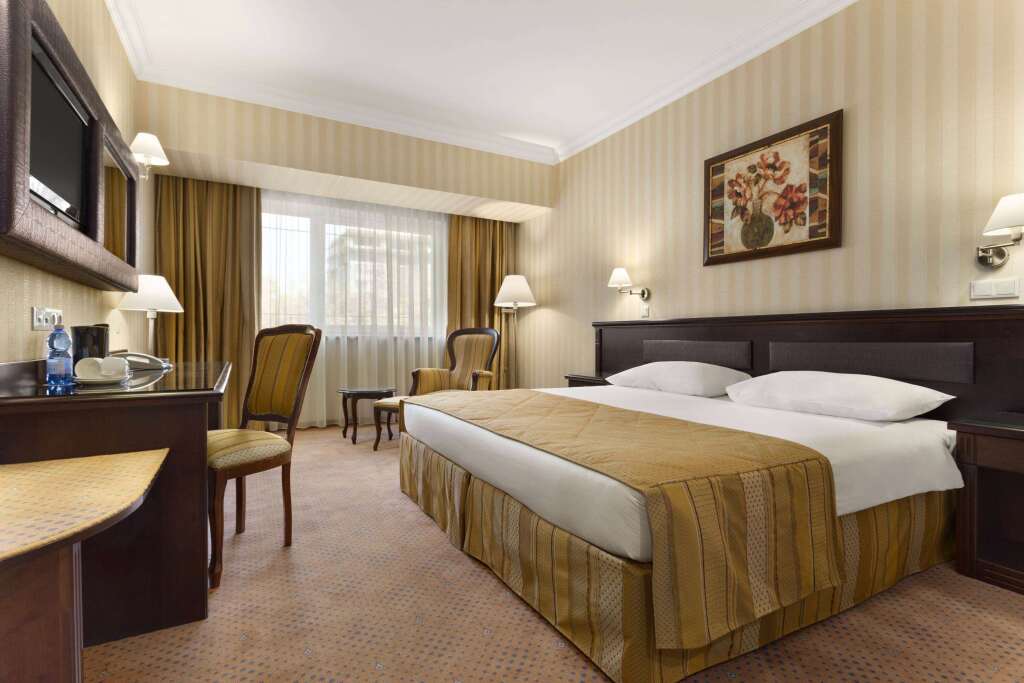 Ramada Hotel & Suites by Wyndham Bucharest North - 608