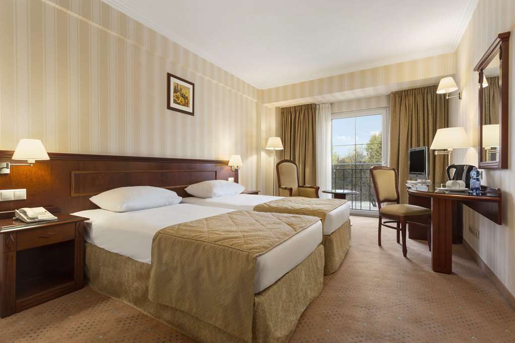 Ramada Hotel and Suites Bucharest North - 965
