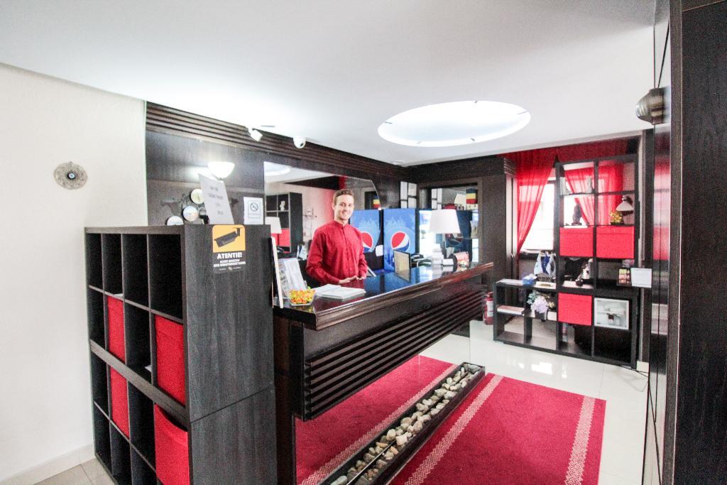 Hotel Razvan - 998