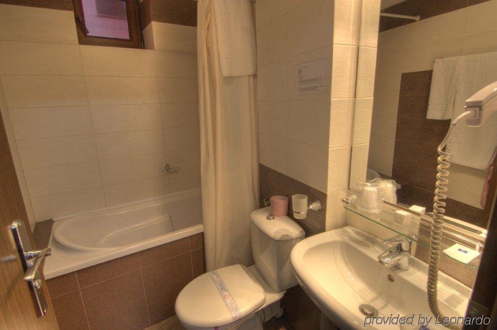 Hotel Razvan - 950