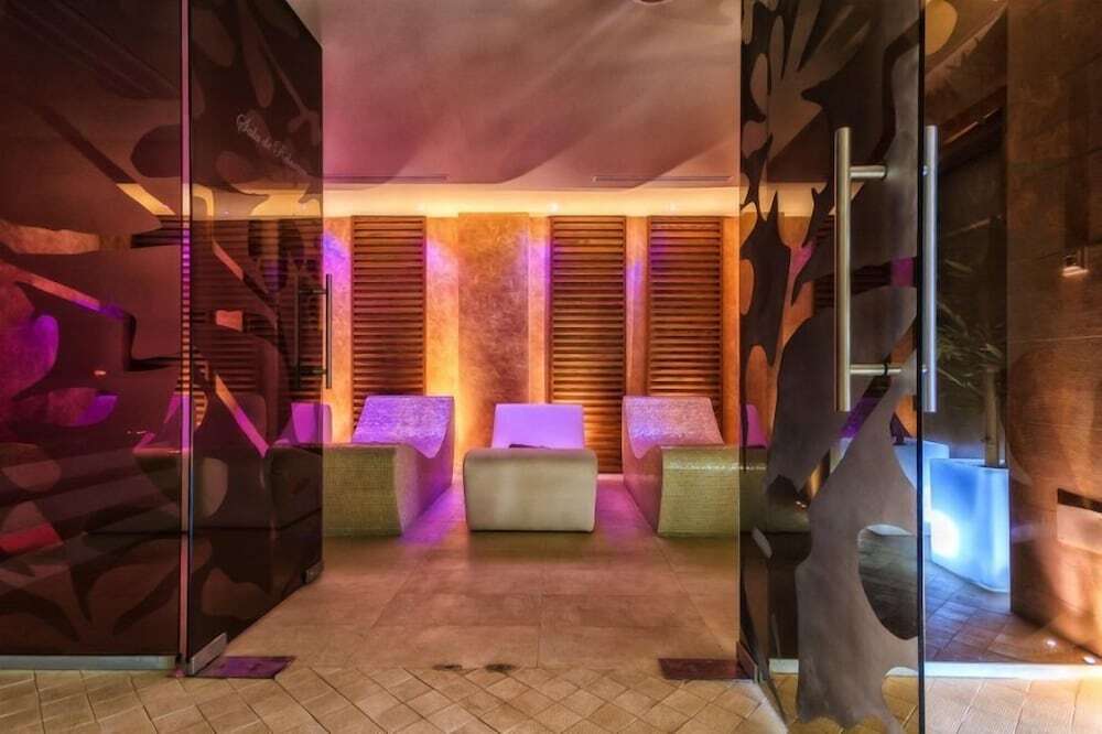Hotel Roman By Dumbrava Business Resort - 787