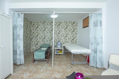 Rosiem House - 972