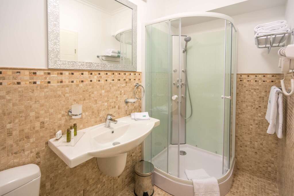 Studio One Accommodation Suites - 366