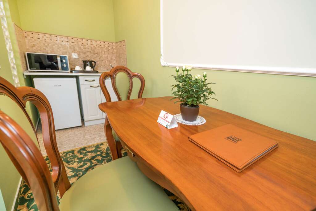 Studio One Accommodation Suites - 106