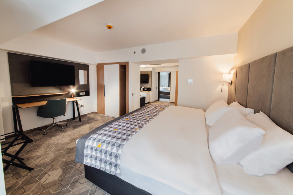 Holiday Inn Bucharest - Times - 697