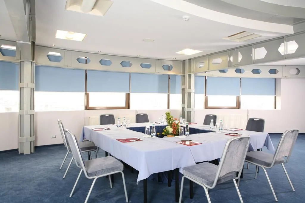 Holiday Inn Bucharest - Times - 751