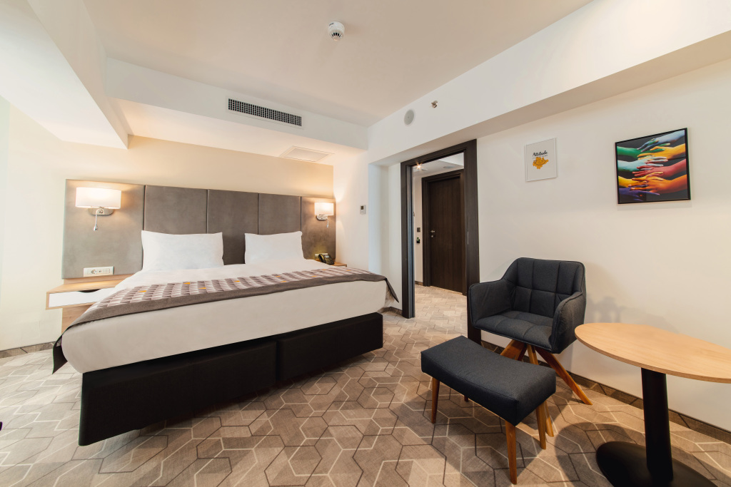 Holiday Inn Bucharest - Times - 513