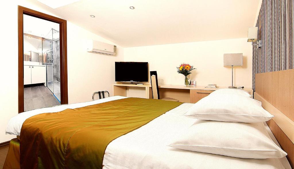 Trianon Hotel - 554