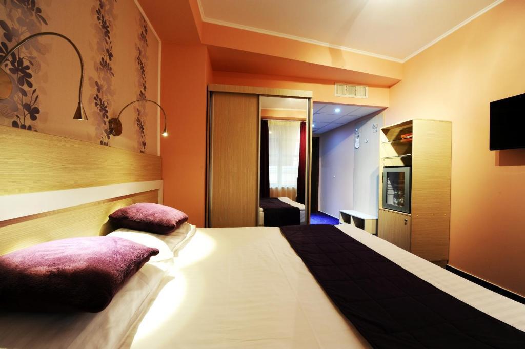 Trianon Hotel - 390