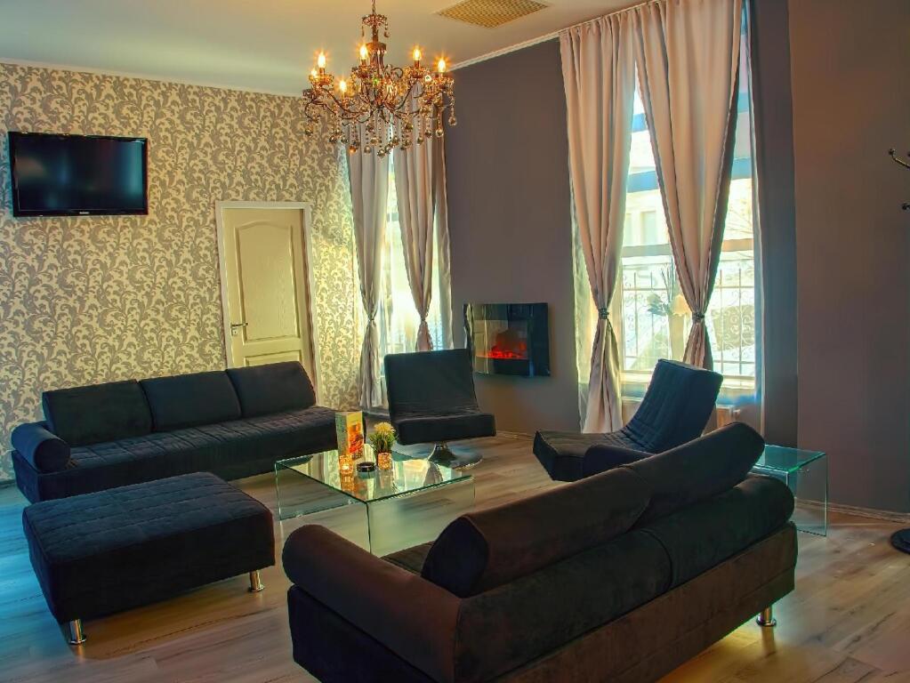 Trianon Hotel - 79