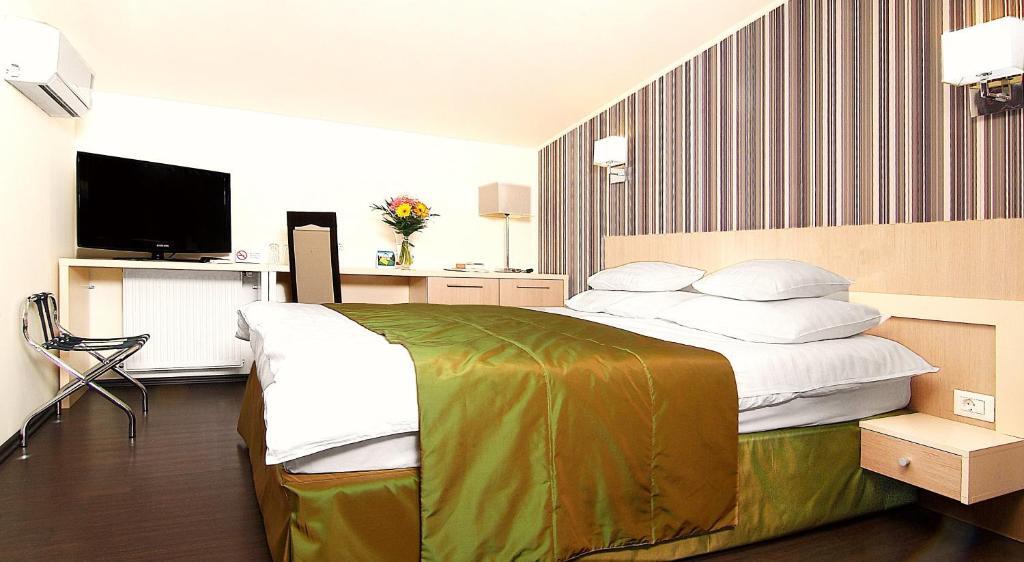 Trianon Hotel - 242