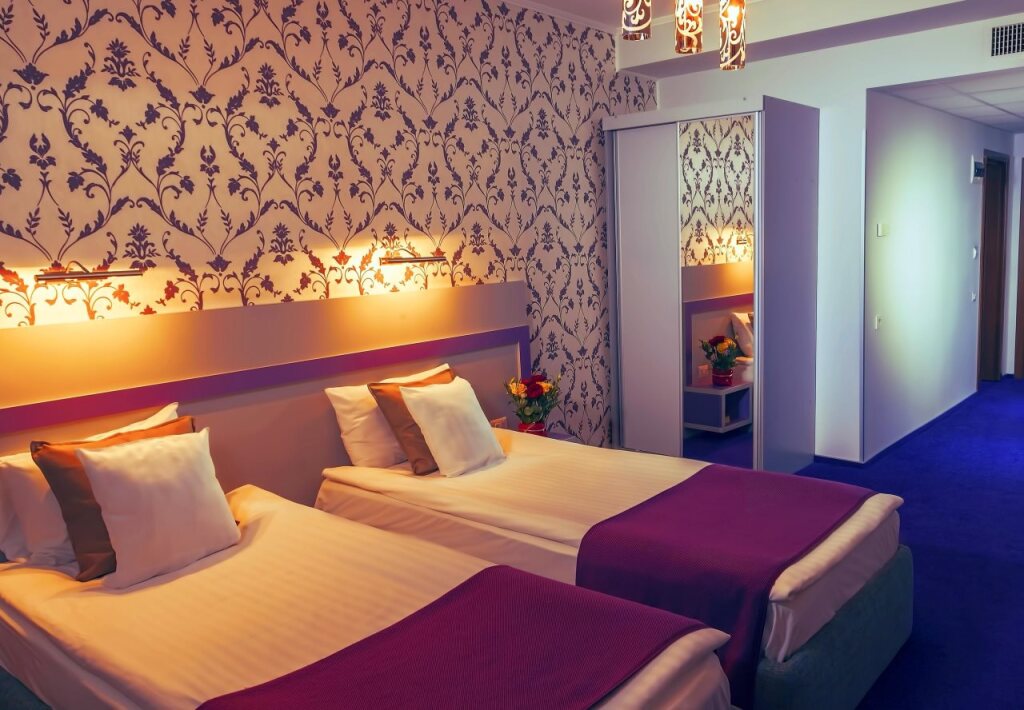 Trianon Hotel - 396