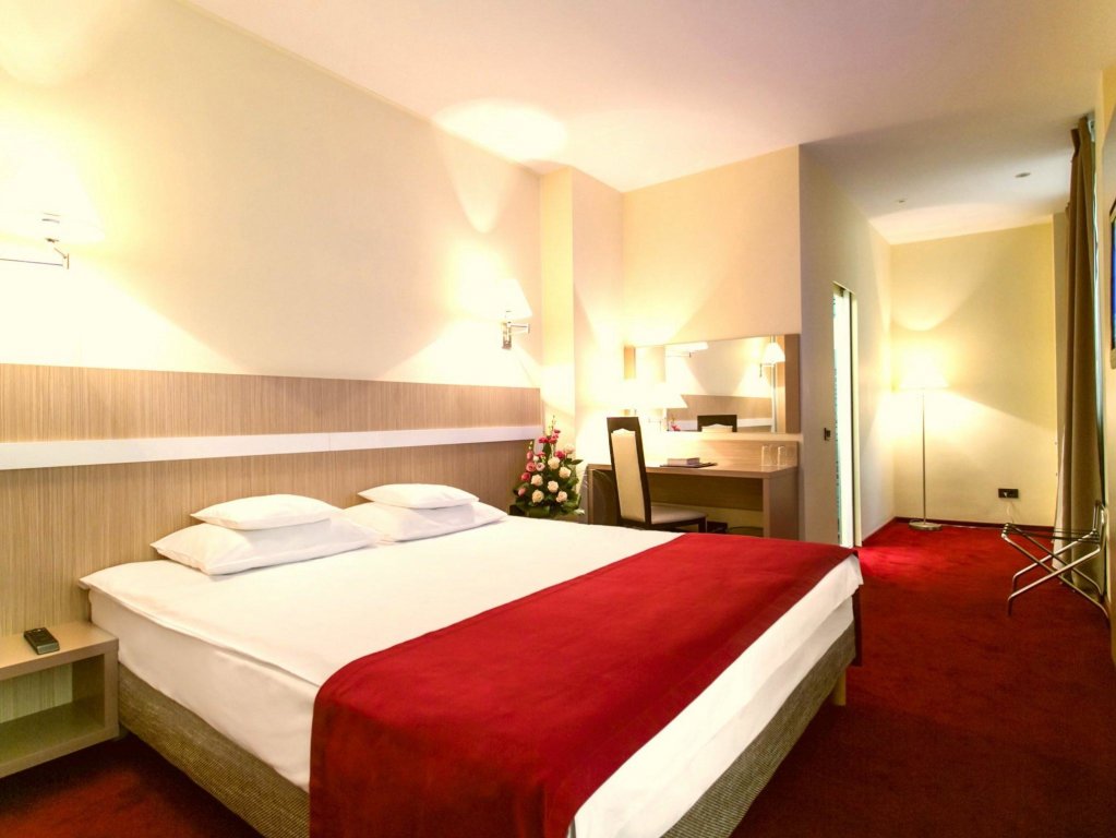 Trianon Hotel - 803