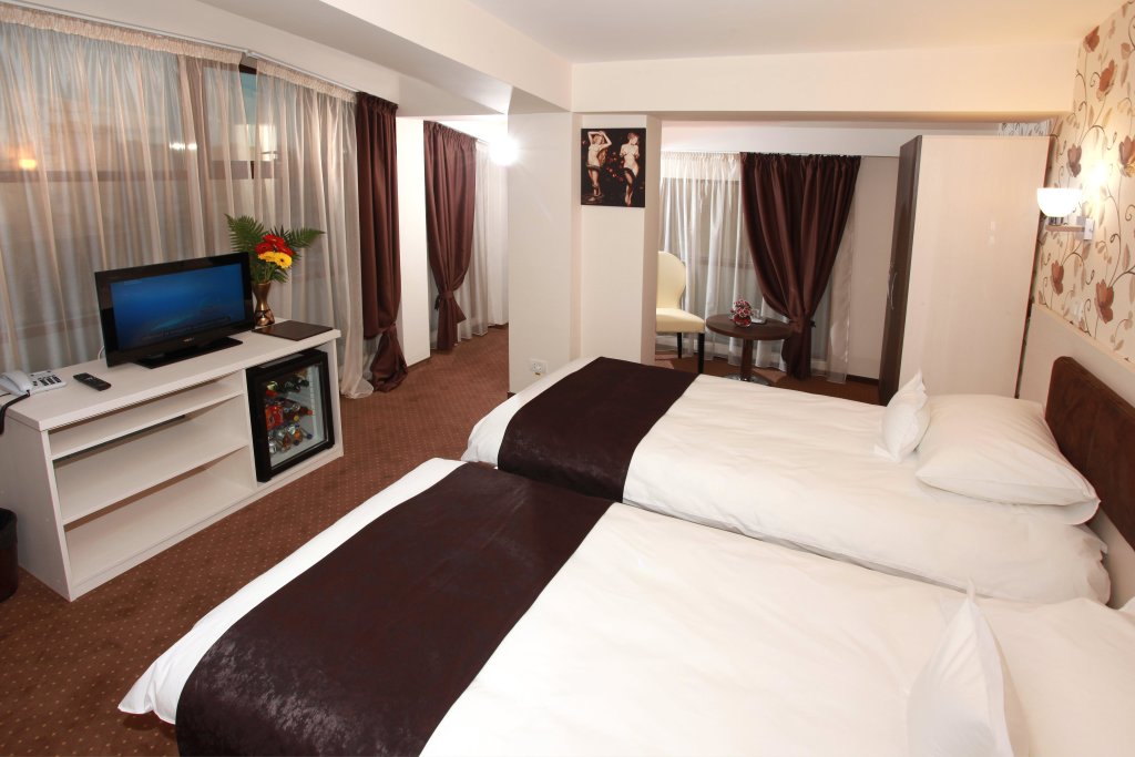 West Plaza Residence - 137