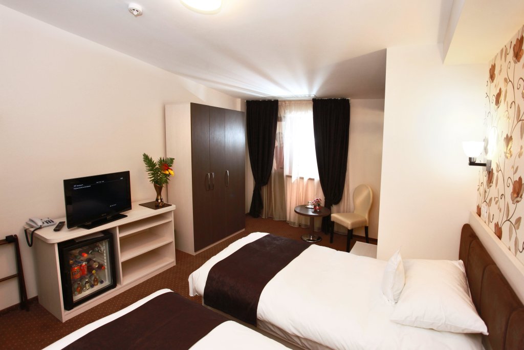 West Plaza Residence - 71